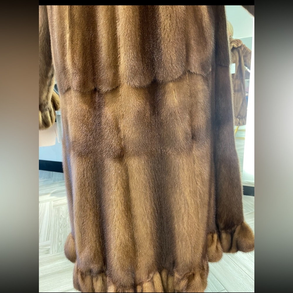 BEAUTIFUL BROWN MINK COAT! - Picture 13 of 16